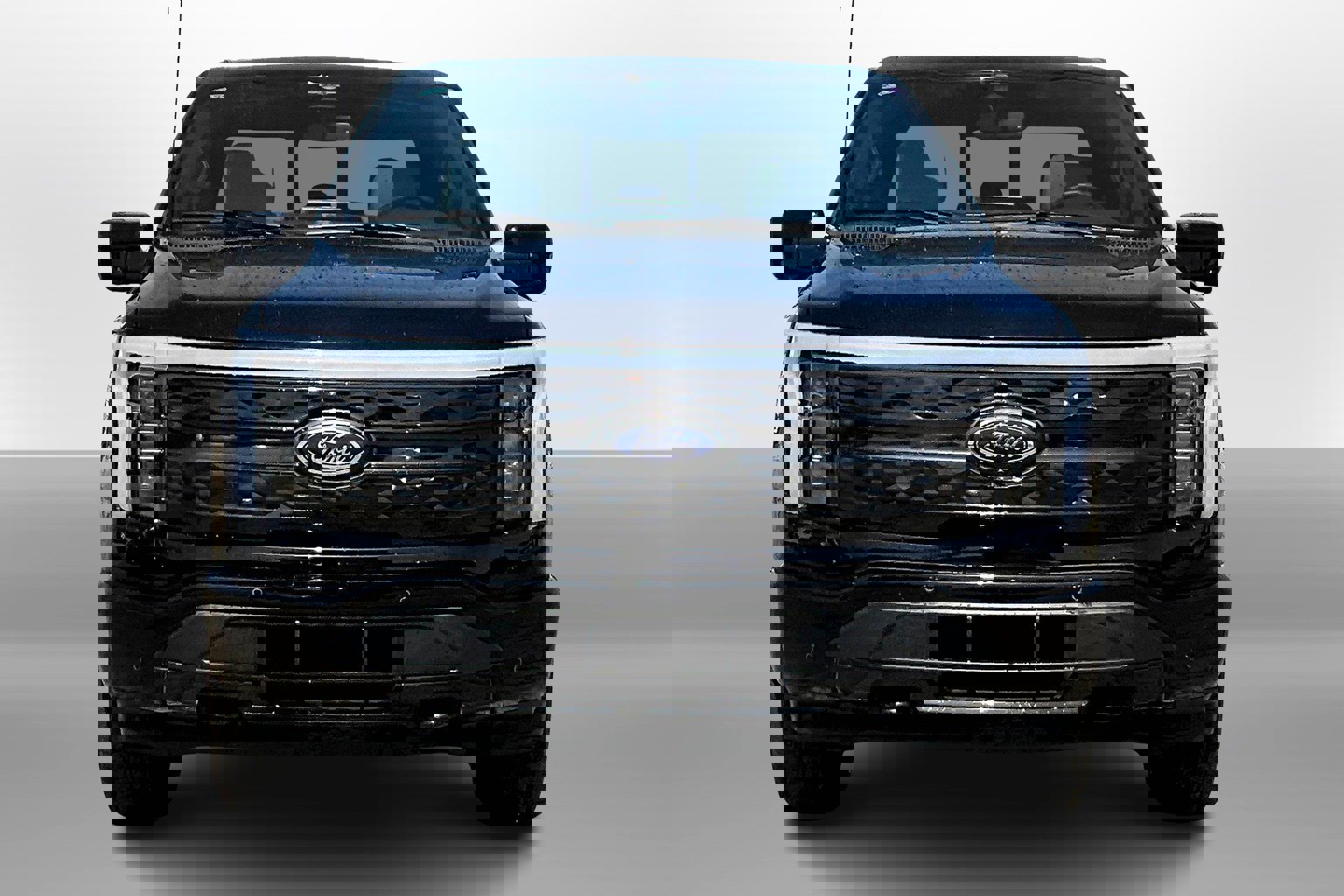 2023 Ford F-150 Lightning Platinum photo 2