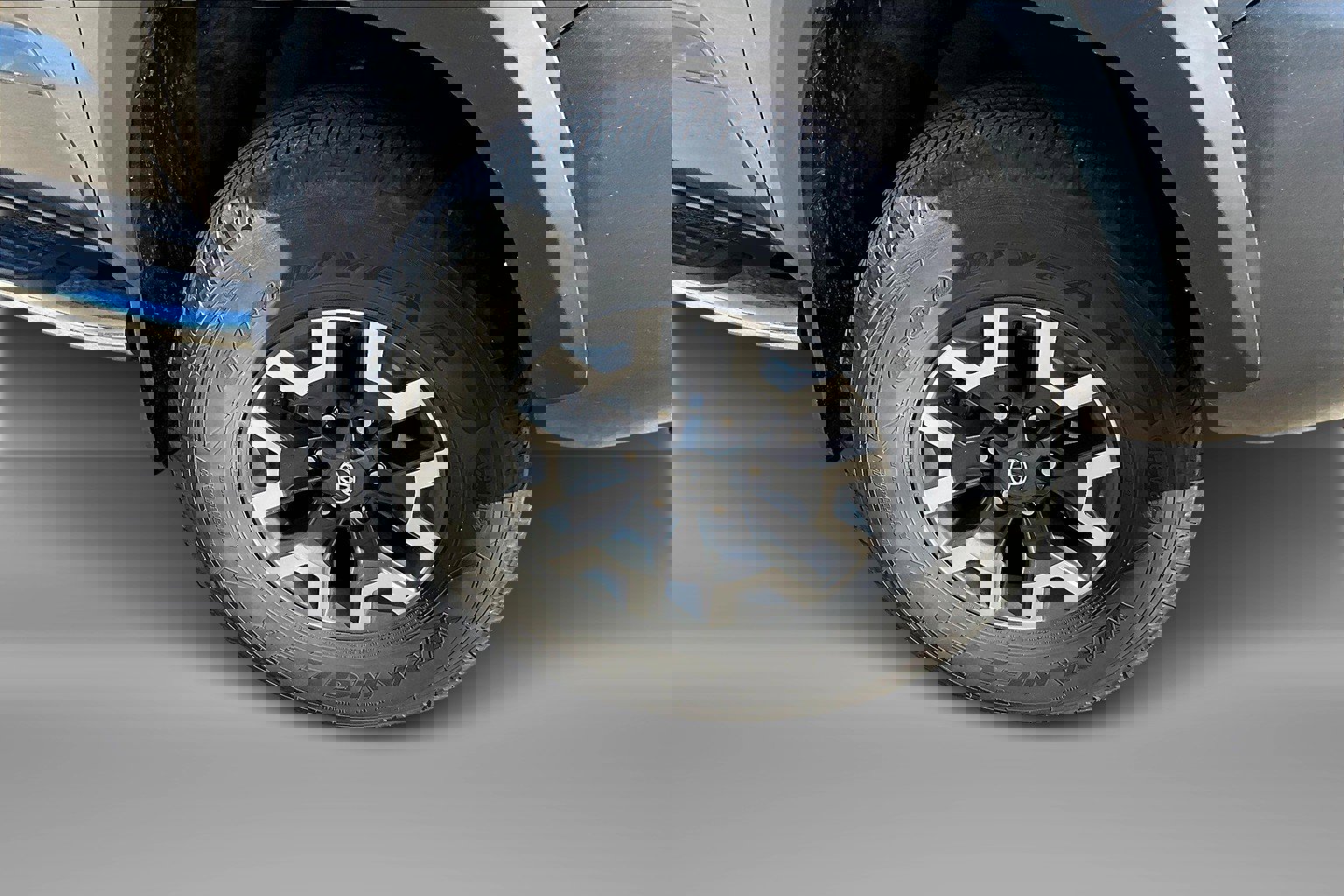 2021 Toyota Tacoma TRD Off-Road photo 2