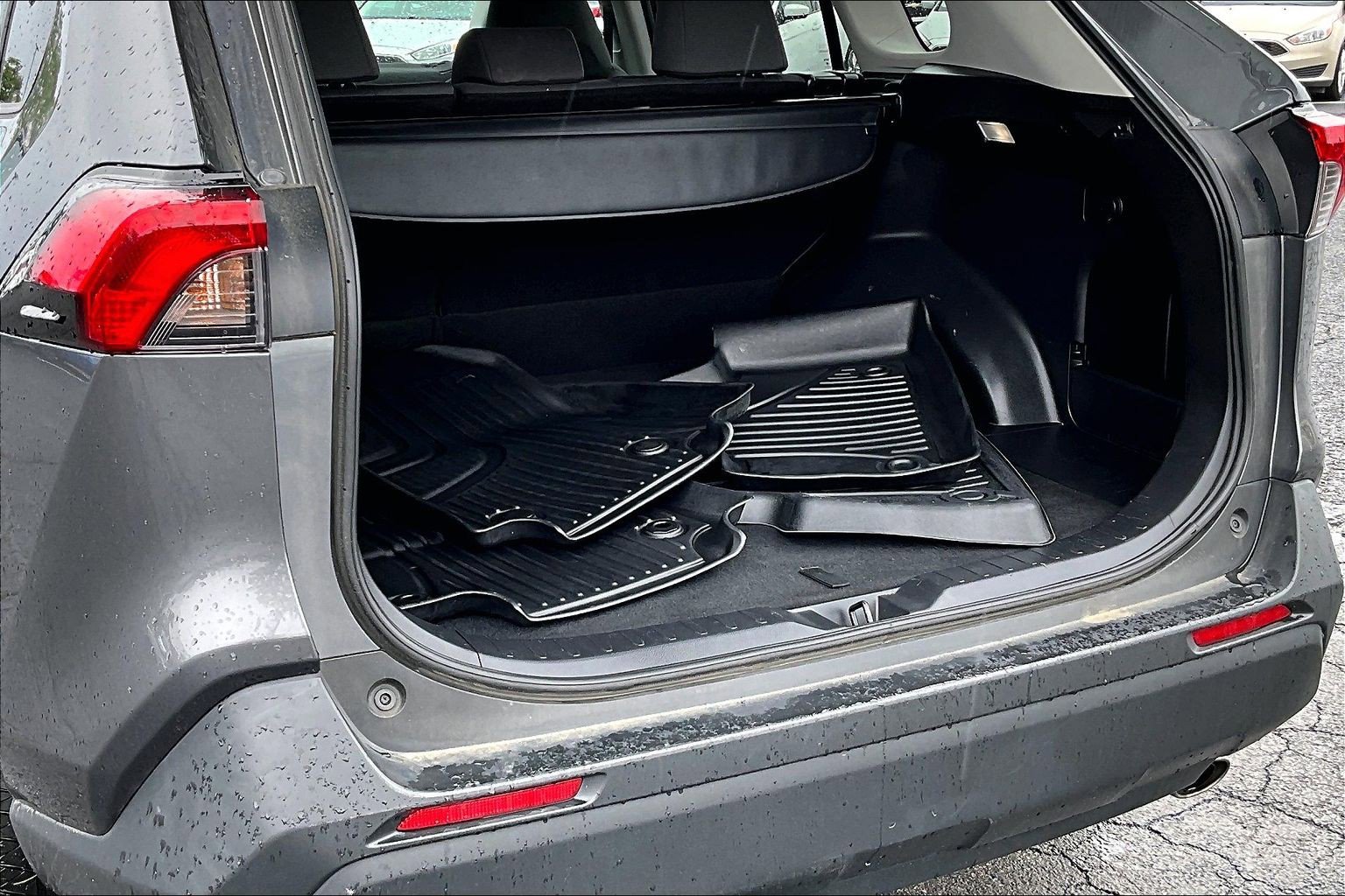 2022 Toyota RAV4 XLE - Photo 19