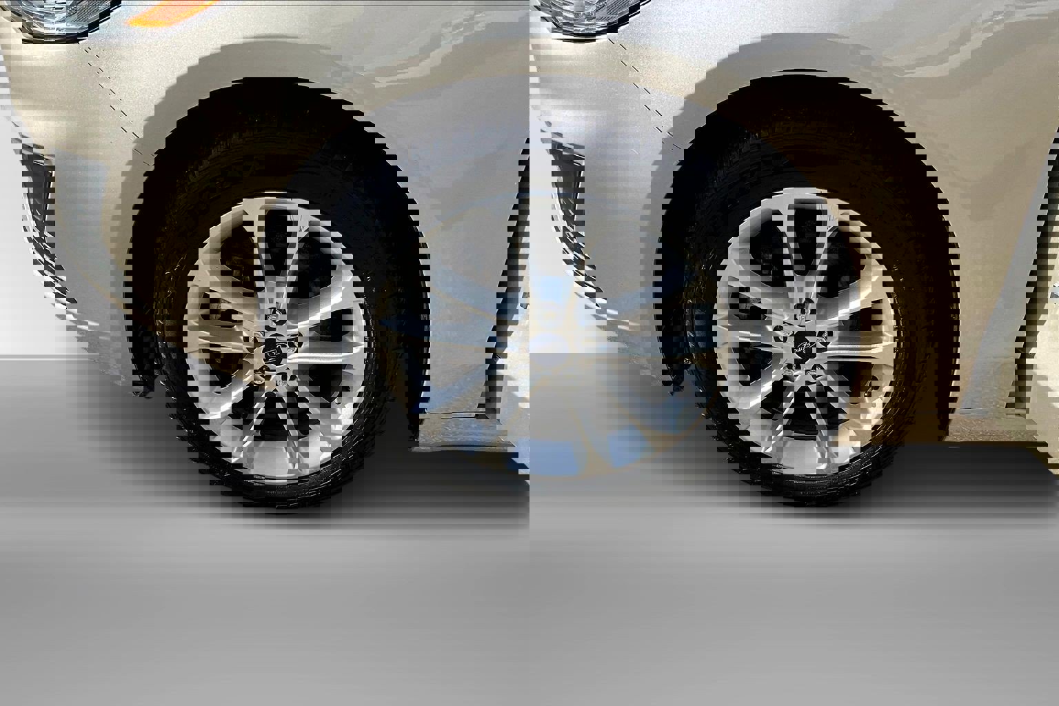 2019 Ford Fusion Hybrid SE photo 2