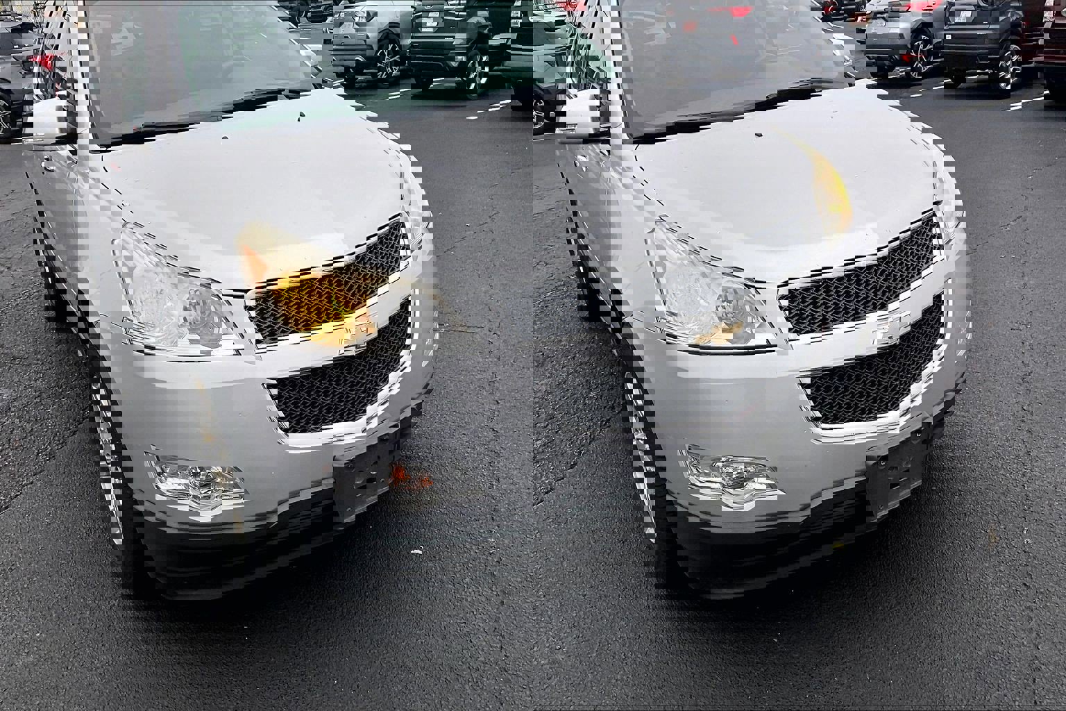 2011 Chevrolet Traverse photo 3