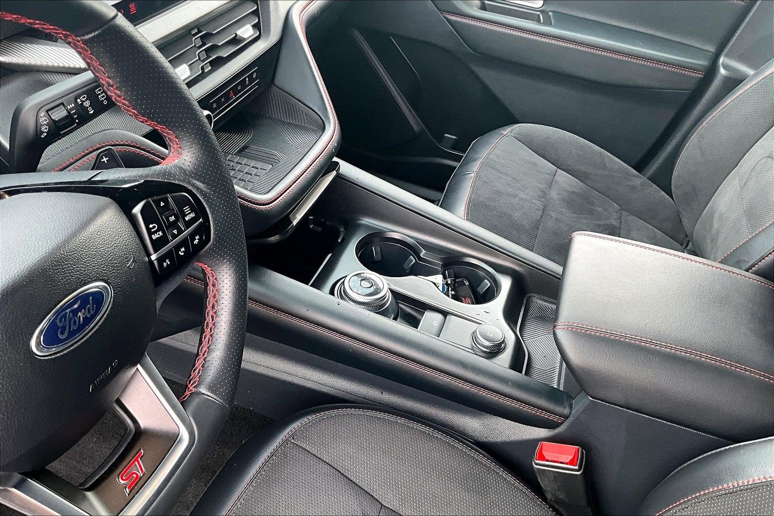 2025 Ford Explorer ST - Photo 15