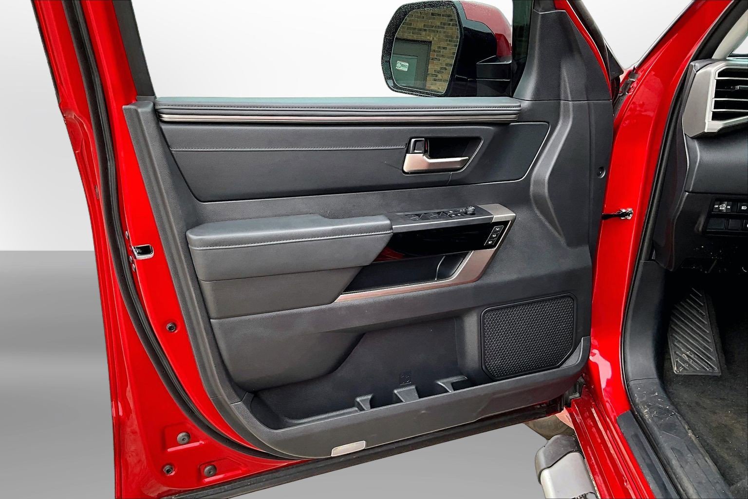 2024 Toyota Tundra Limited - Photo 25
