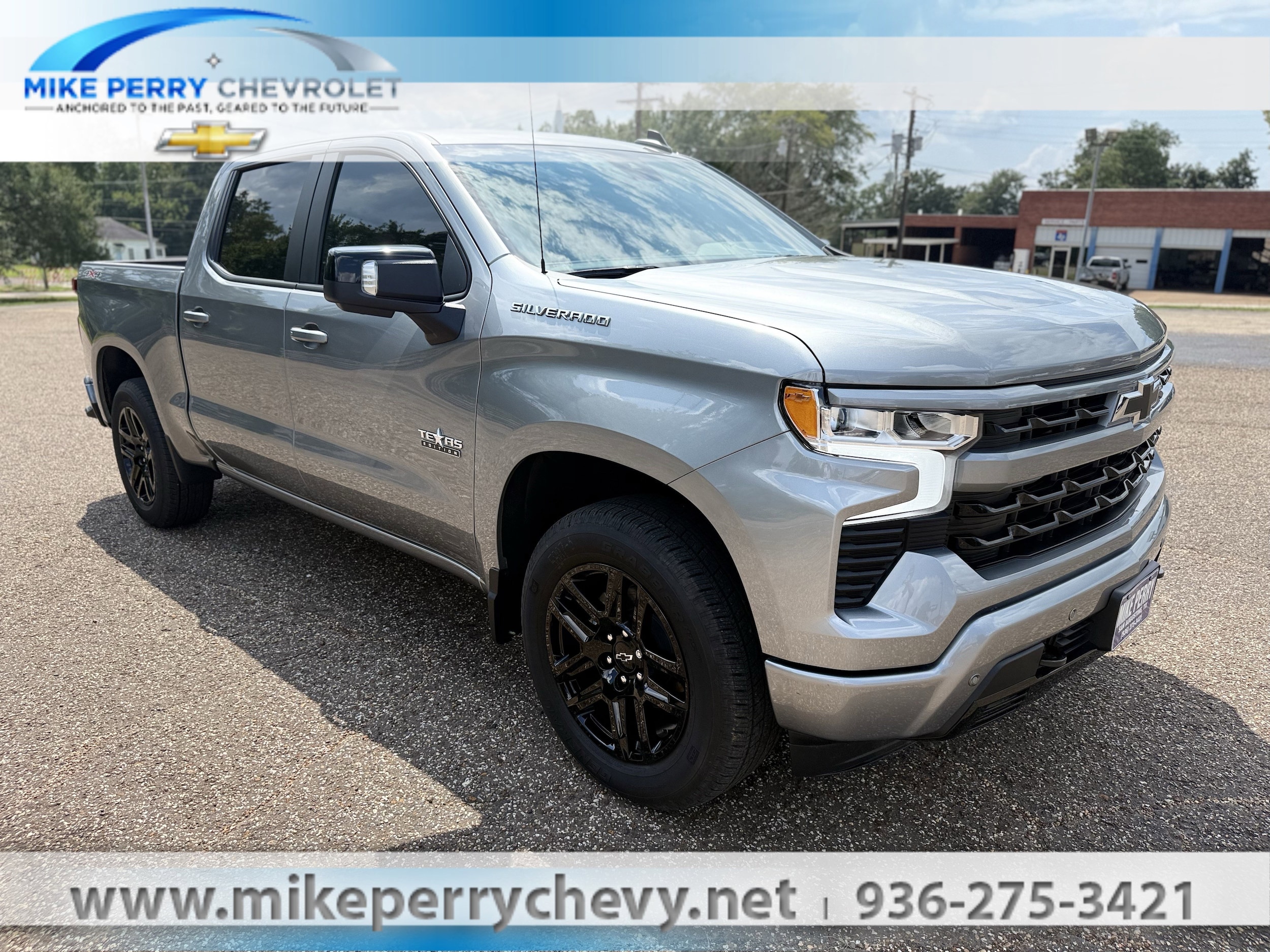 2025 Chevrolet Silverado 1500 RST photo 2