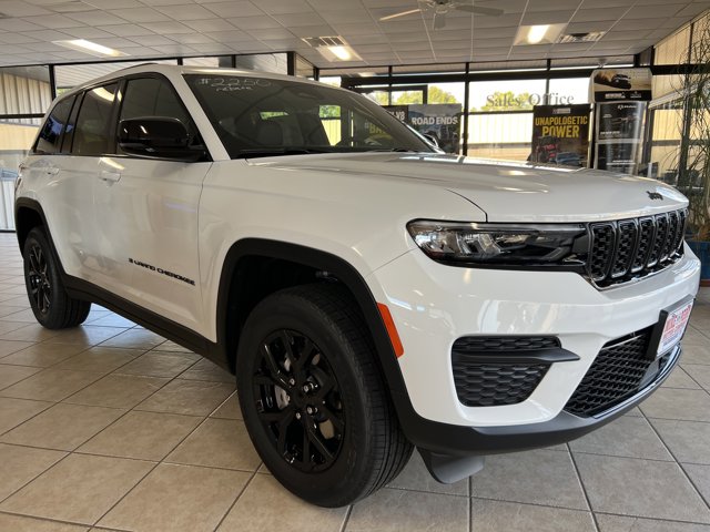 2025 Jeep Grand Cherokee Altitude's photo
