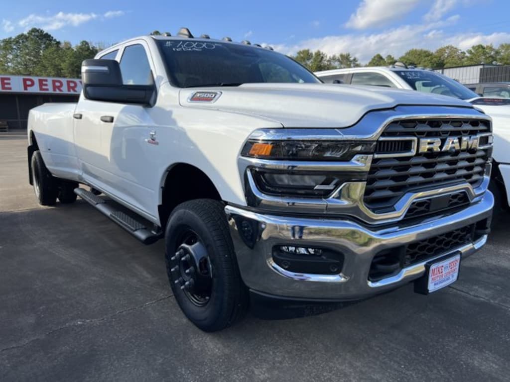 New 2026 Ram 3500 TRADESMAN CREW CAB 4X4 8' BOX Pickup
