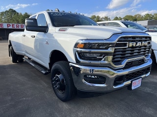 2026 Ram 3500 TRADESMAN CREW CAB 4X4 8' BOX Pickup
