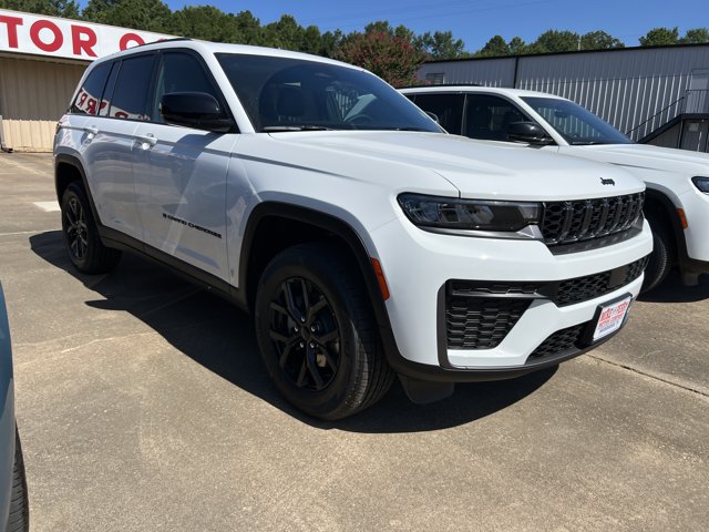 New 2026 Jeep Grand Cherokee LAREDO ALTITUDE 4X2