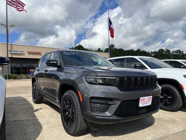 2025 Jeep Grand Cherokee Altitude's photo