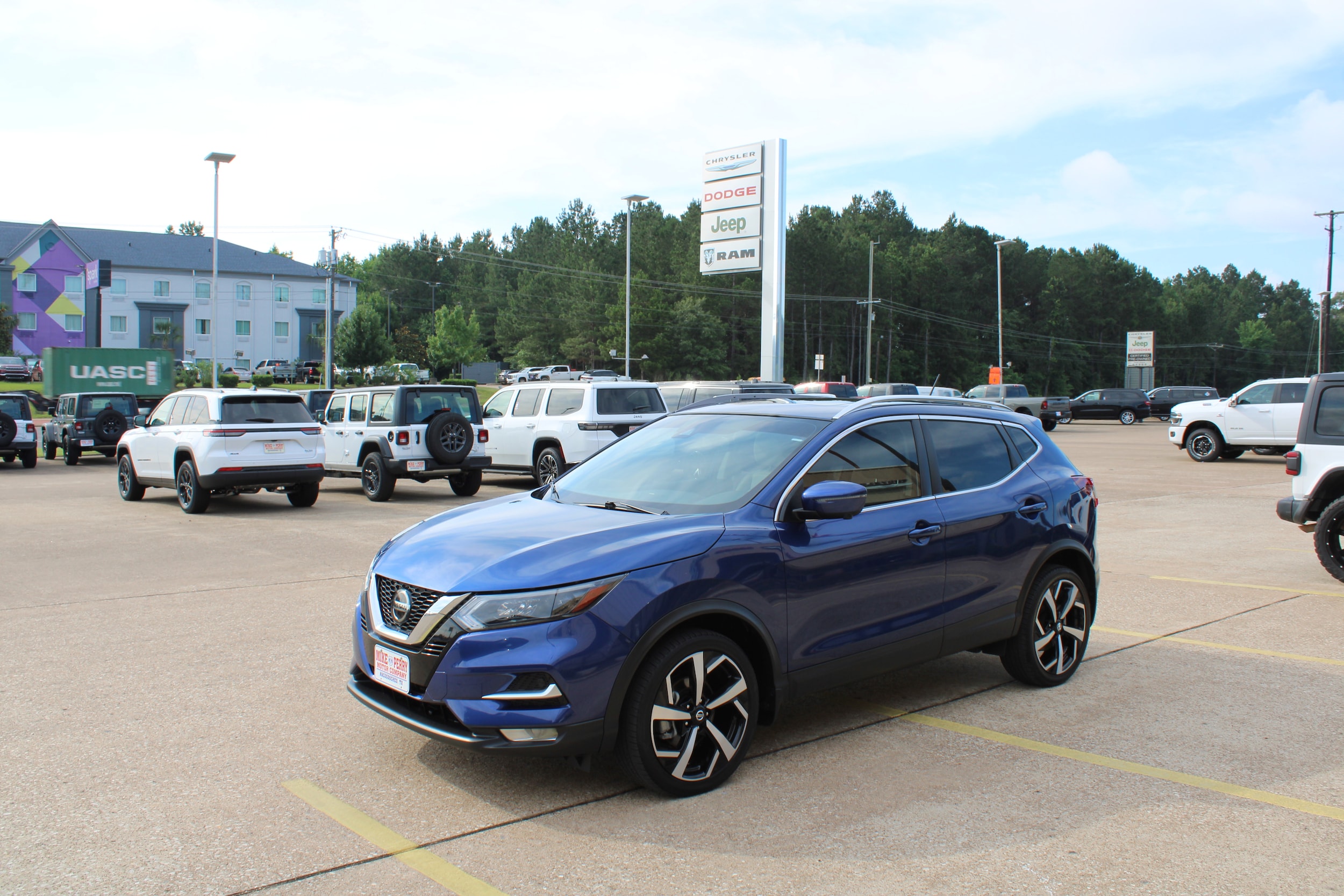 2022 Nissan Rogue Sport SL AWD's photo