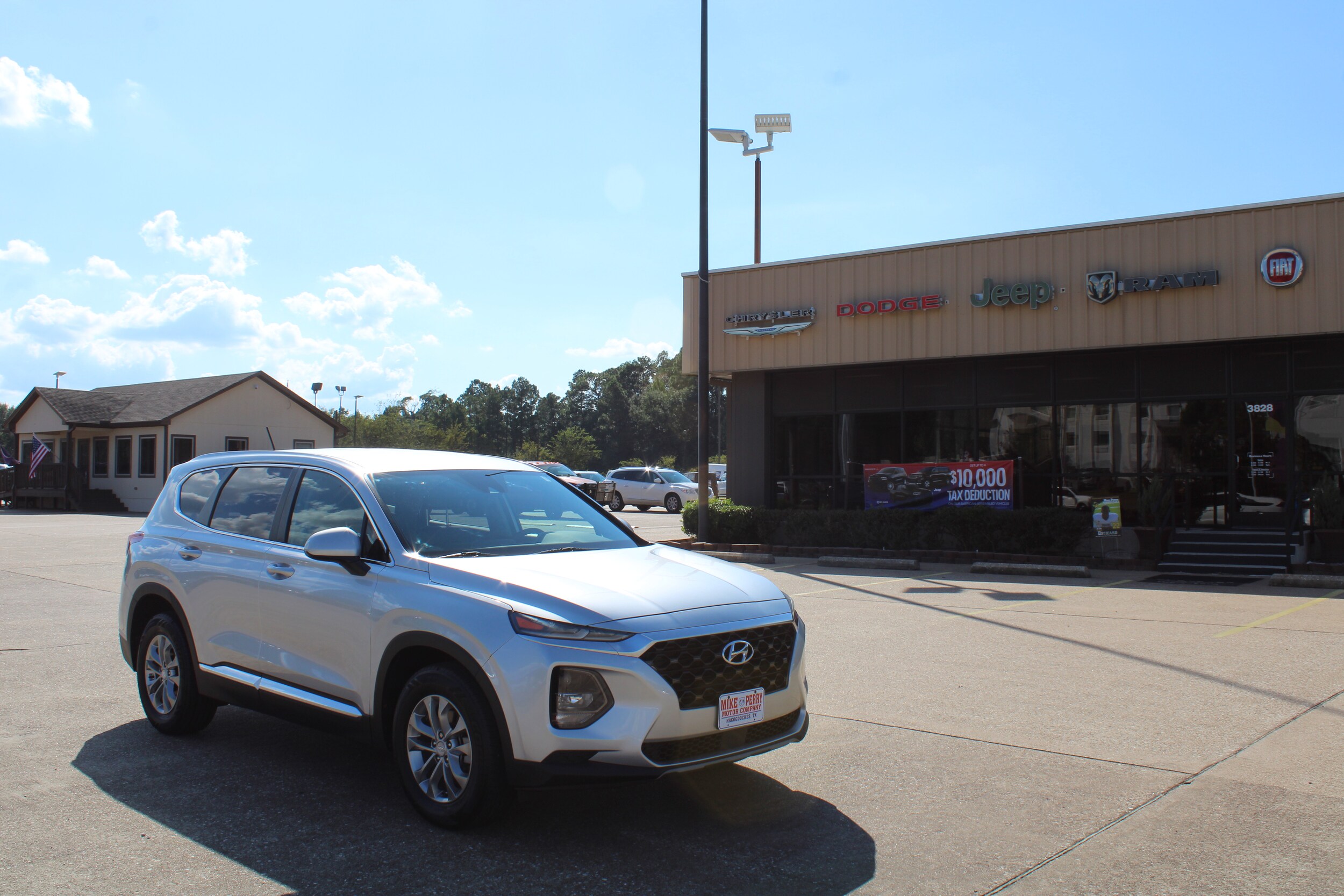 2019 Hyundai Santa Fe SE photo 2
