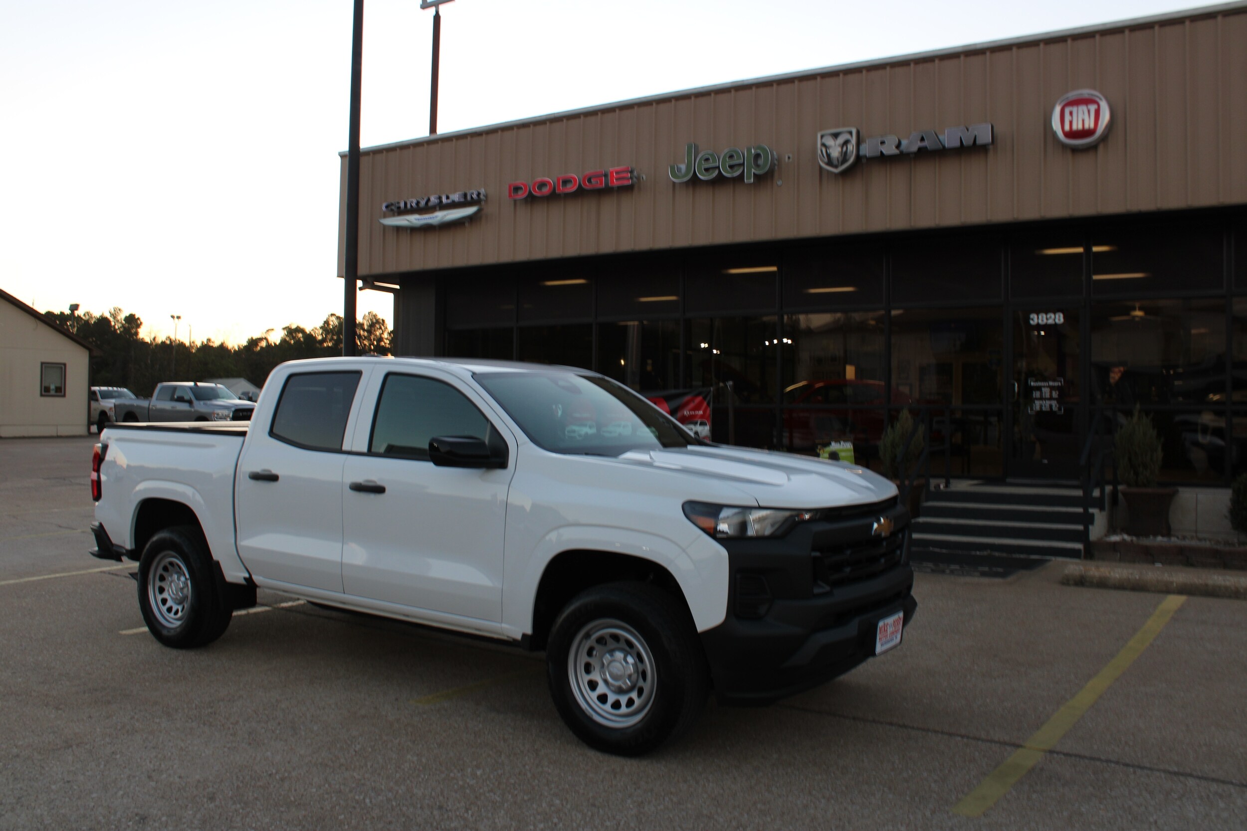 2024 Chevrolet Colorado photo 2