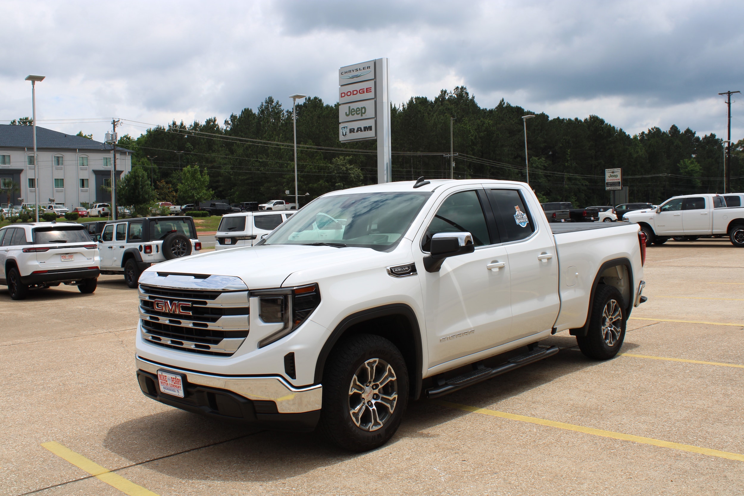 2026 GMC Sierra 2WD Double Cab Standard Box SLE's photo