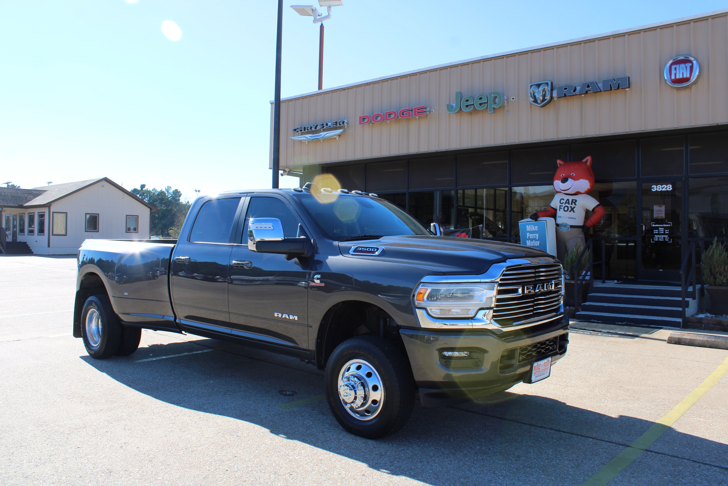 2024 Ram 3500 Laramie photo 4