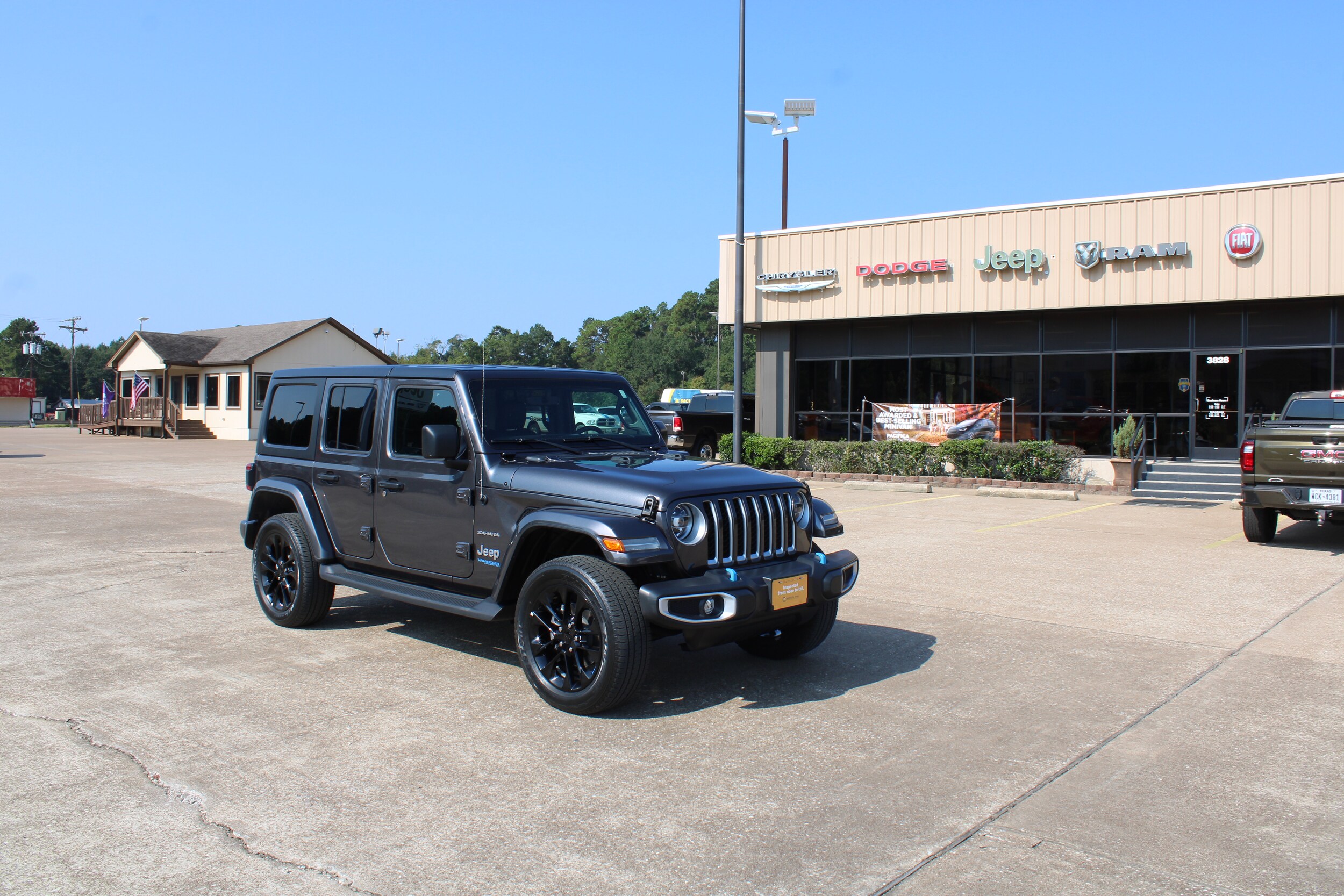 2022 Jeep Wrangler Unlimited 4xe Sahara photo 4