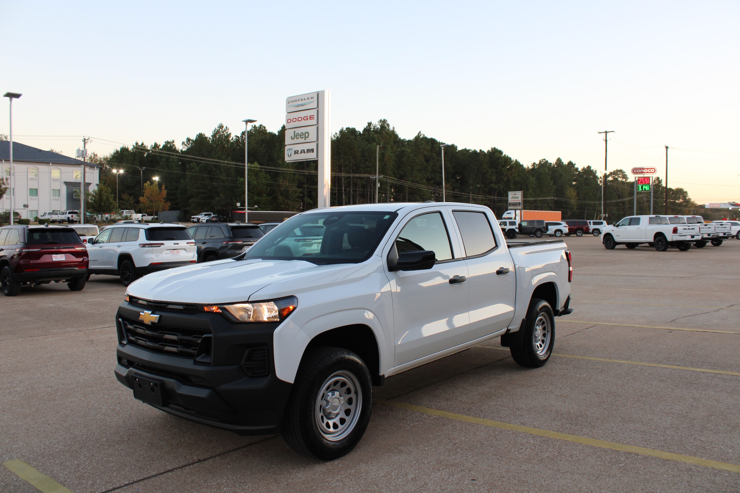 2024 Chevrolet Colorado Work Truck's photo