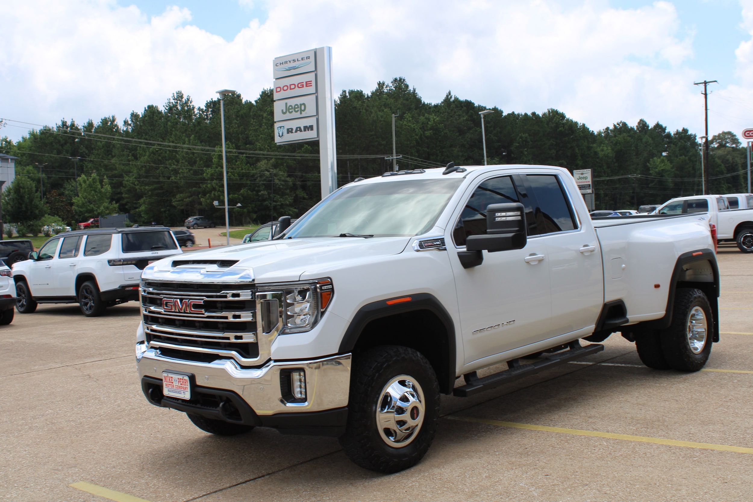 2022 GMC Sierra 4WD Double Cab Long Box DRW SLE's photo