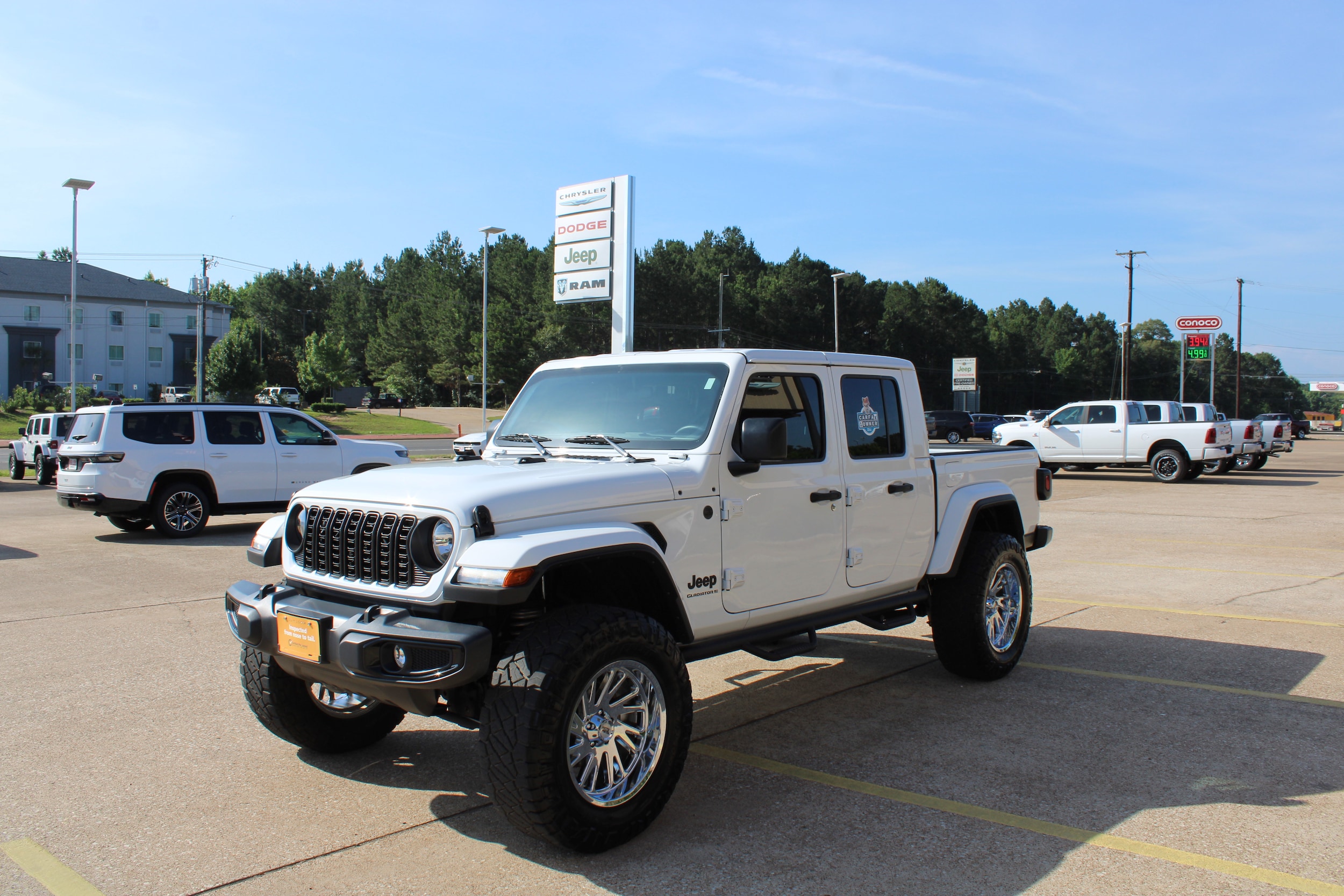 2024 Jeep Gladiator Nighthawk Auto's photo