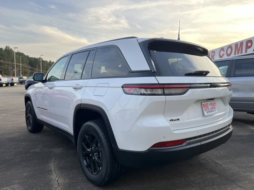 New 2026 Jeep Grand Cherokee LAREDO ALTITUDE 4X4 Sport Utility
