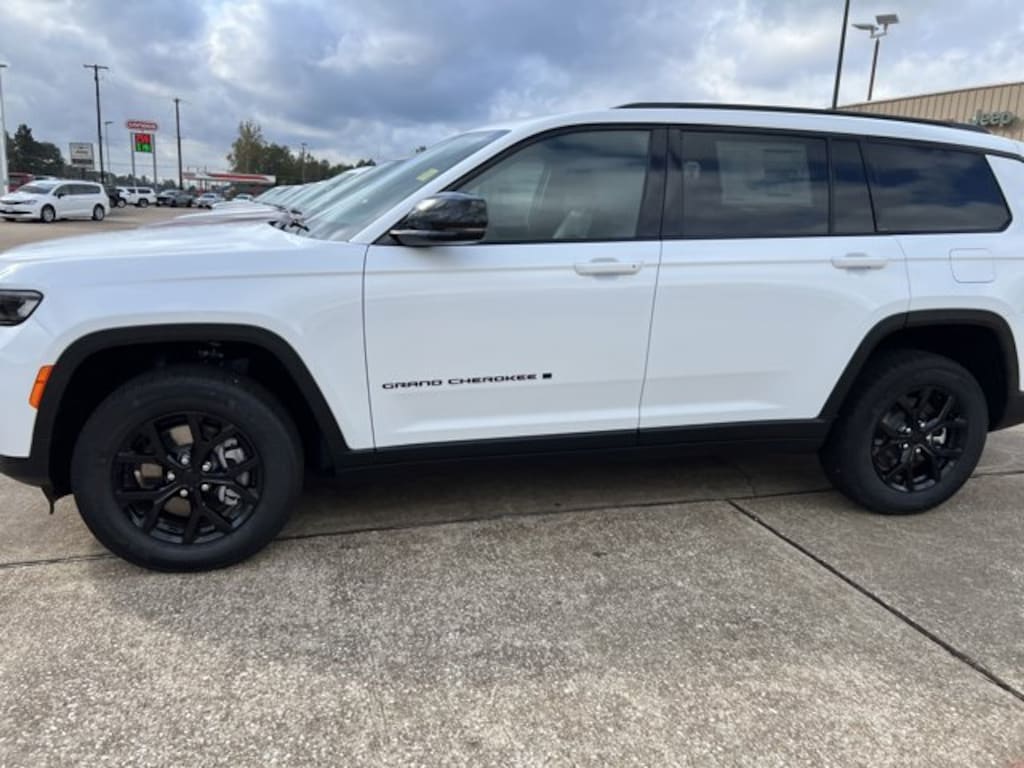 New 2025 Jeep Grand Cherokee L ALTITUDE X 4X4 Sport Utility