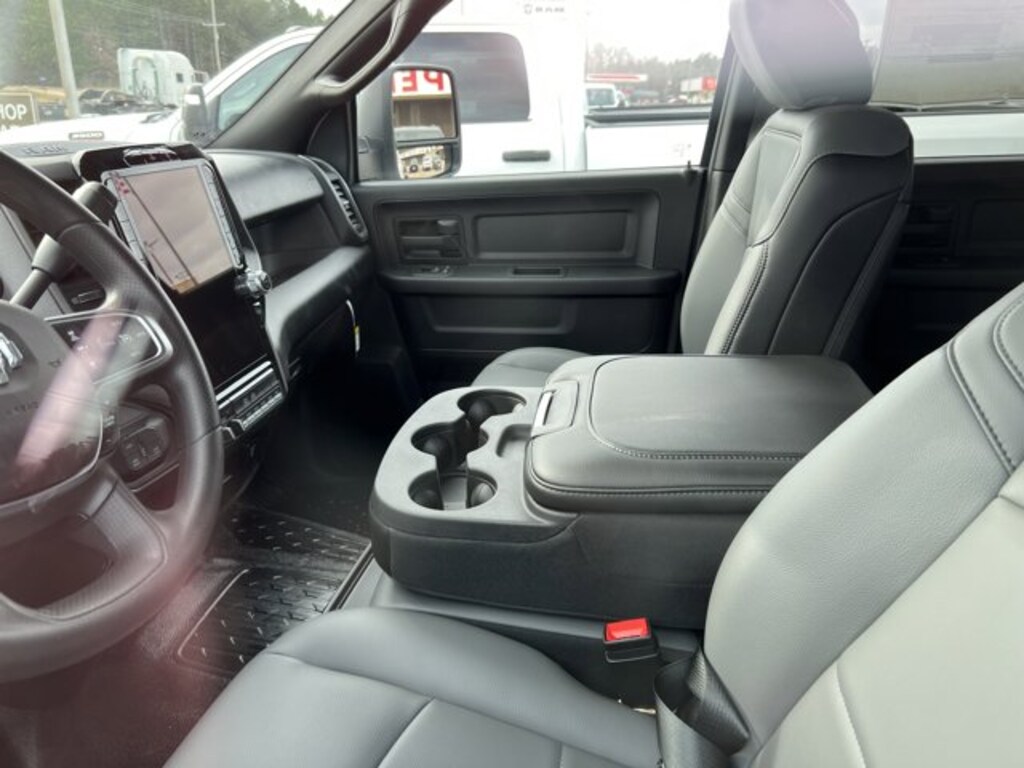 New 2026 Ram 3500 Chassis Cab TRADESMAN CREW 4X4 60' CA Pickup