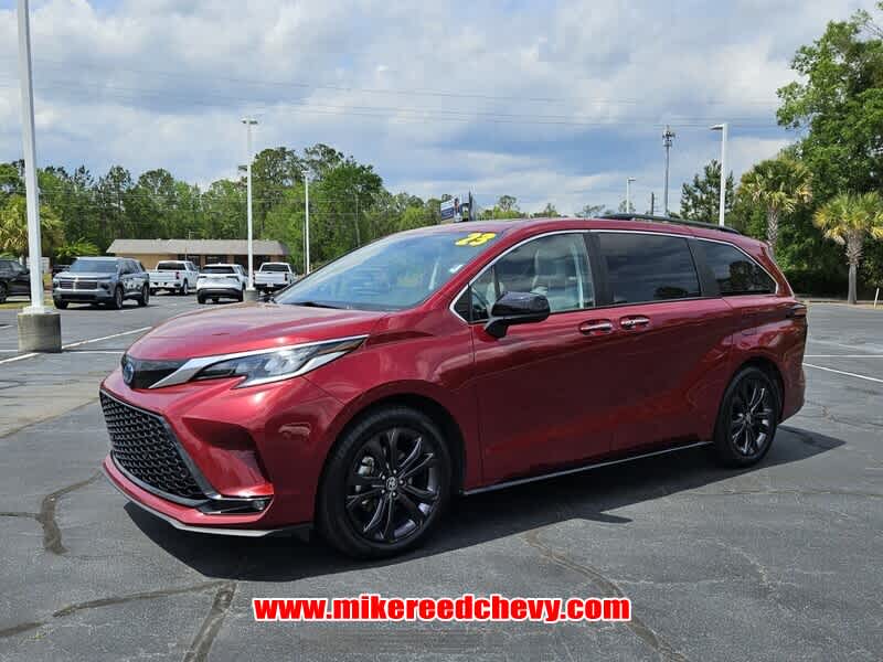 2023 Toyota Sienna XSE photo 3