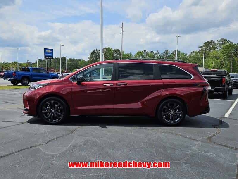 2023 Toyota Sienna XSE photo 4