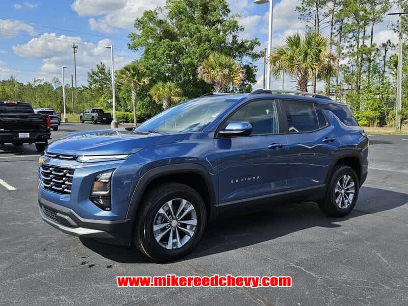 2025 Chevrolet Equinox LT photo 3