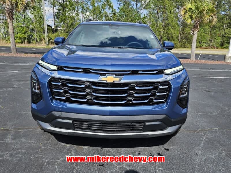 2025 Chevrolet Equinox LT photo 2
