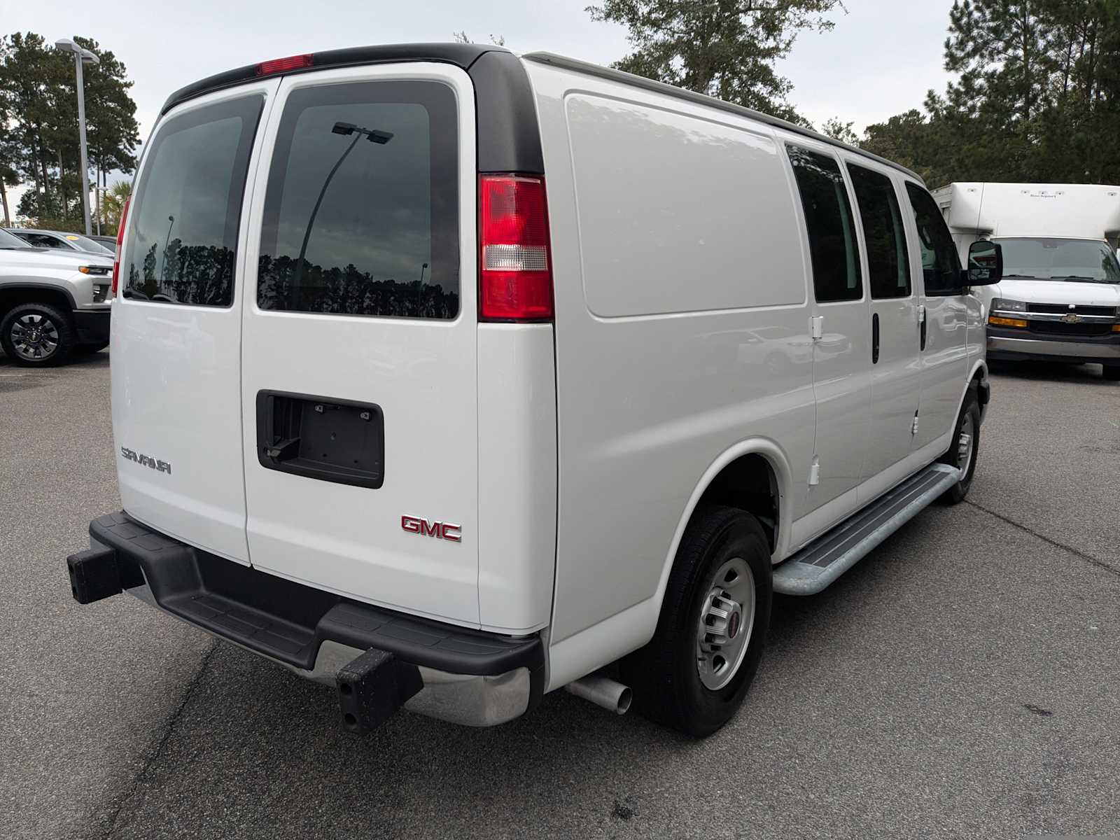 2024 Gmc Savana Cargo 2500 photo 2