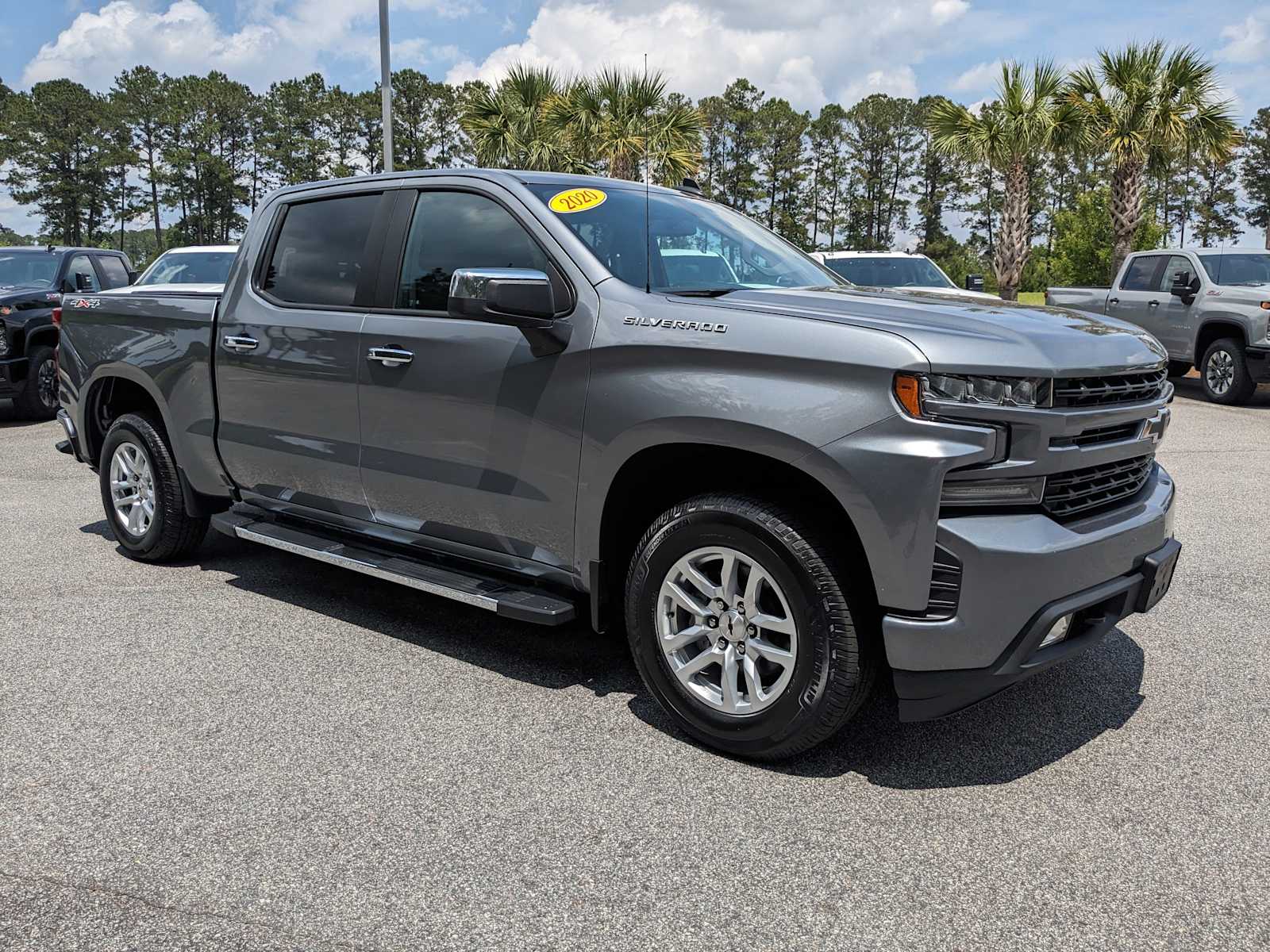 2020 Chevrolet Silverado 1500 RST photo 2