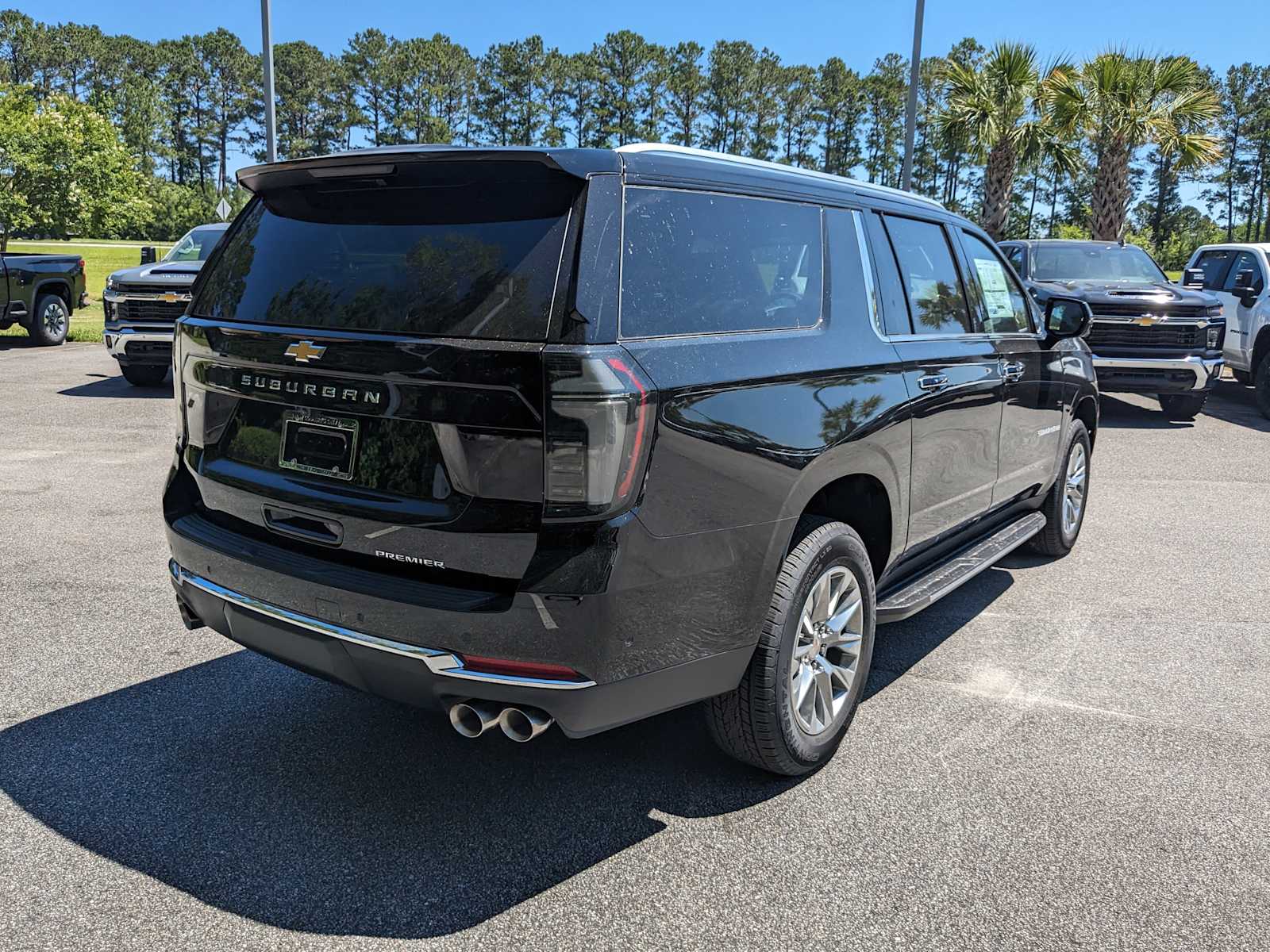 2025 Chevrolet Suburban Premier photo 4