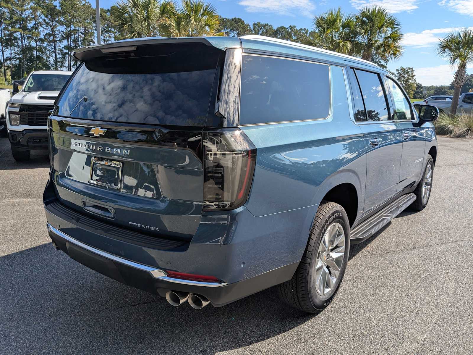 2026 Chevrolet Suburban Premier photo 4