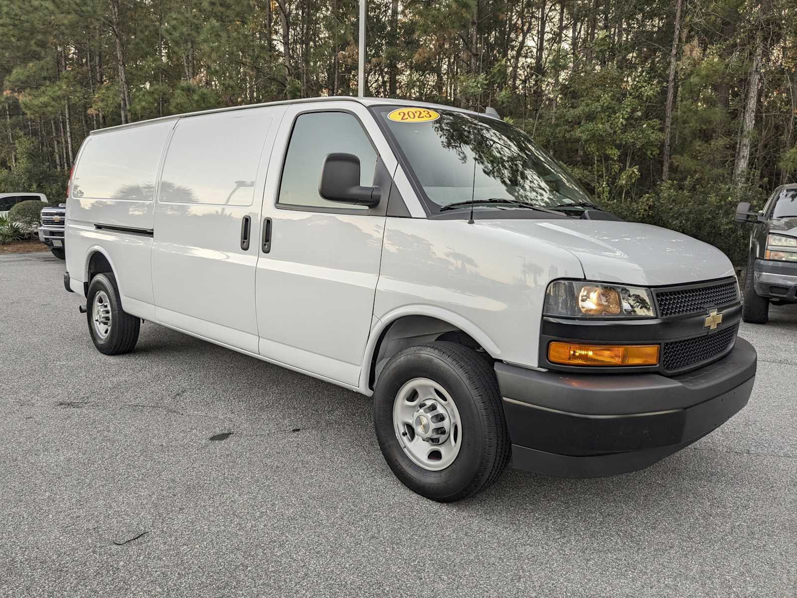 2023 Chevrolet Express 2500 Cargo Van photo 2