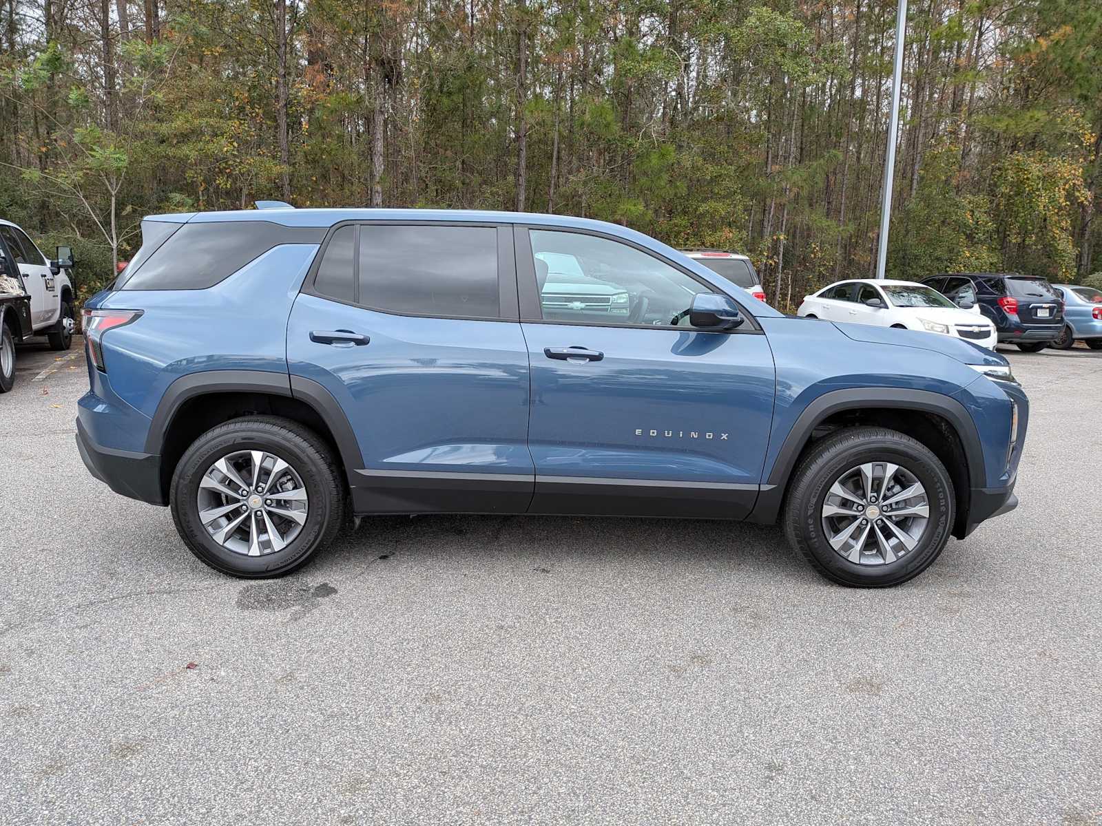 2026 Chevrolet Equinox LT photo 2