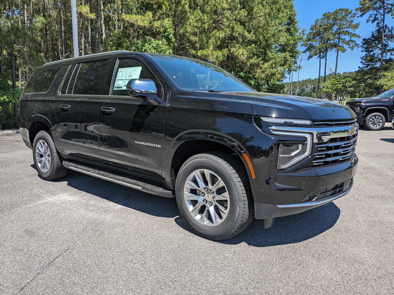 2025 Chevrolet Suburban Premier photo 2