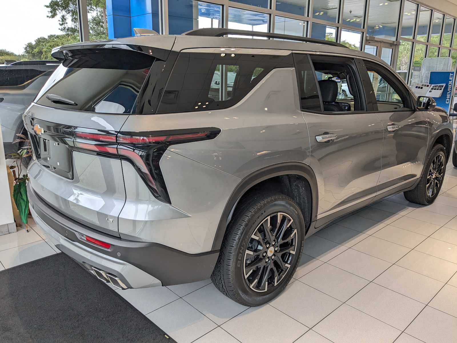 2024 Chevrolet Traverse photo 3