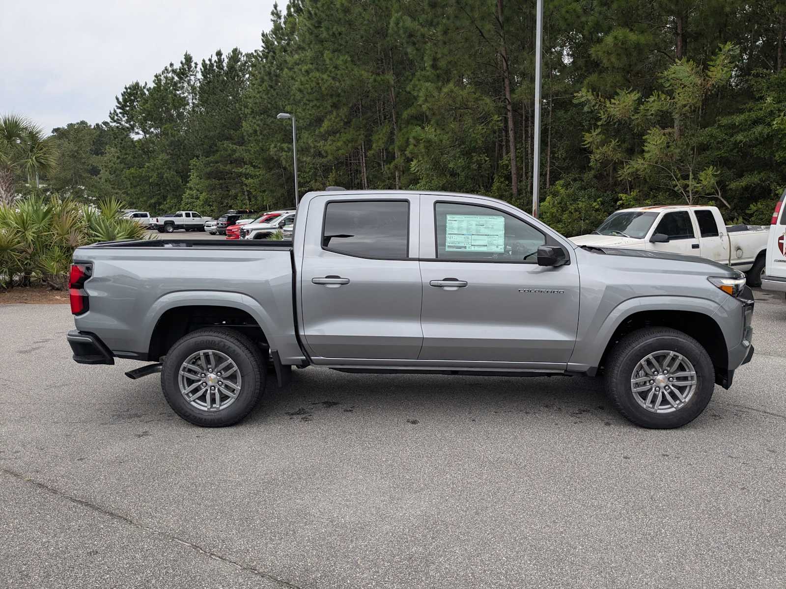 2026 Chevrolet Colorado LT photo 3