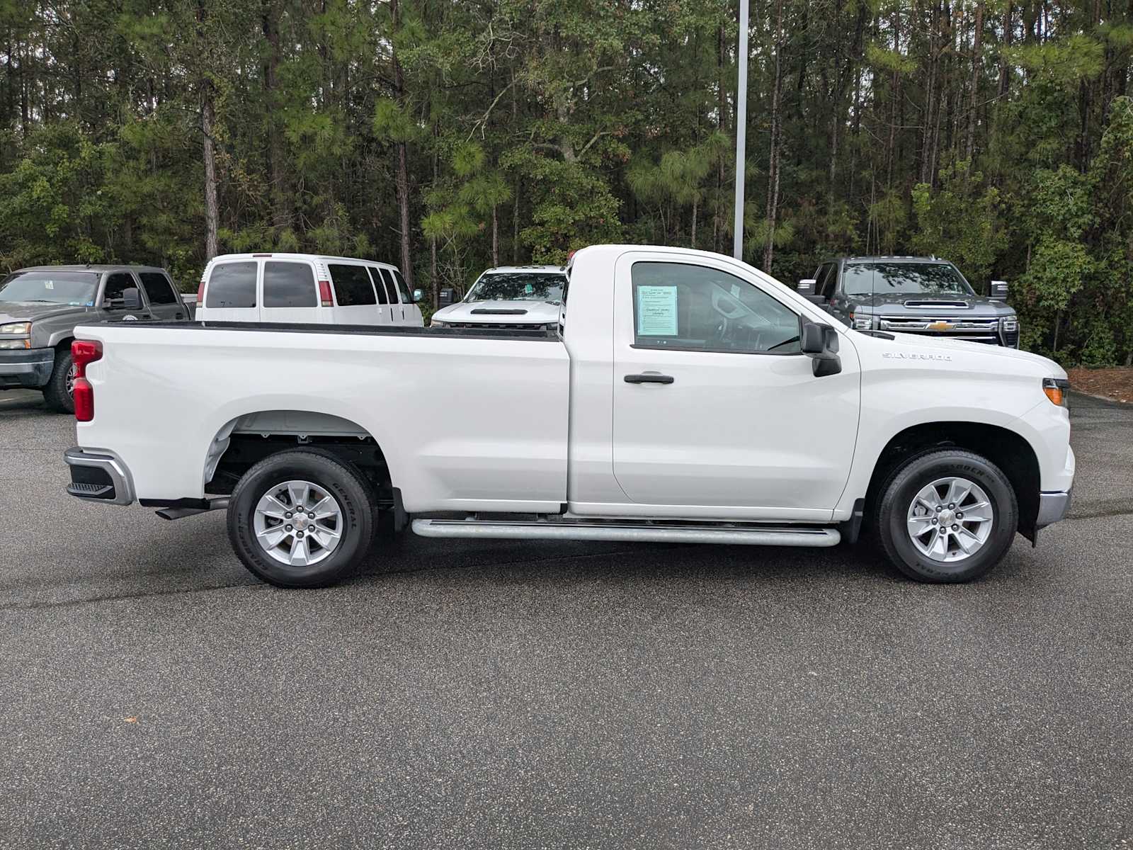 2024 Chevrolet Silverado 1500 photo 2
