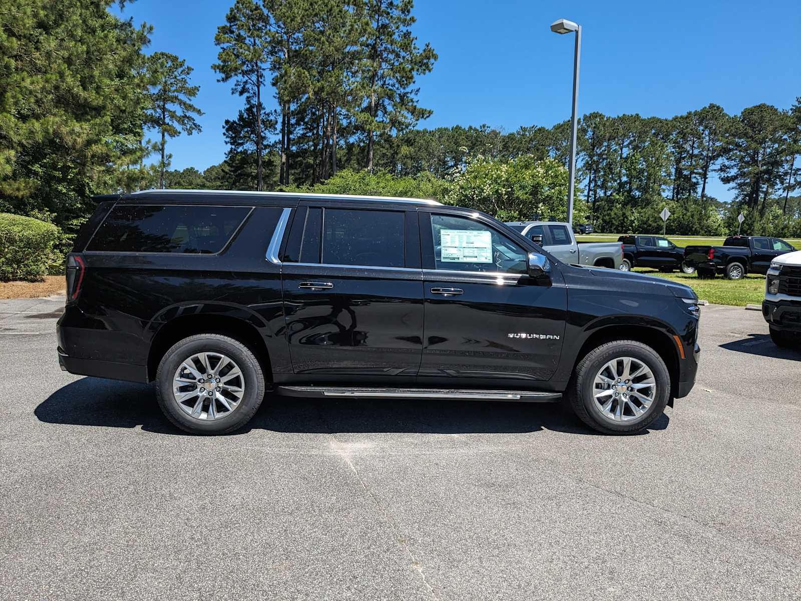 2025 Chevrolet Suburban Premier photo 3