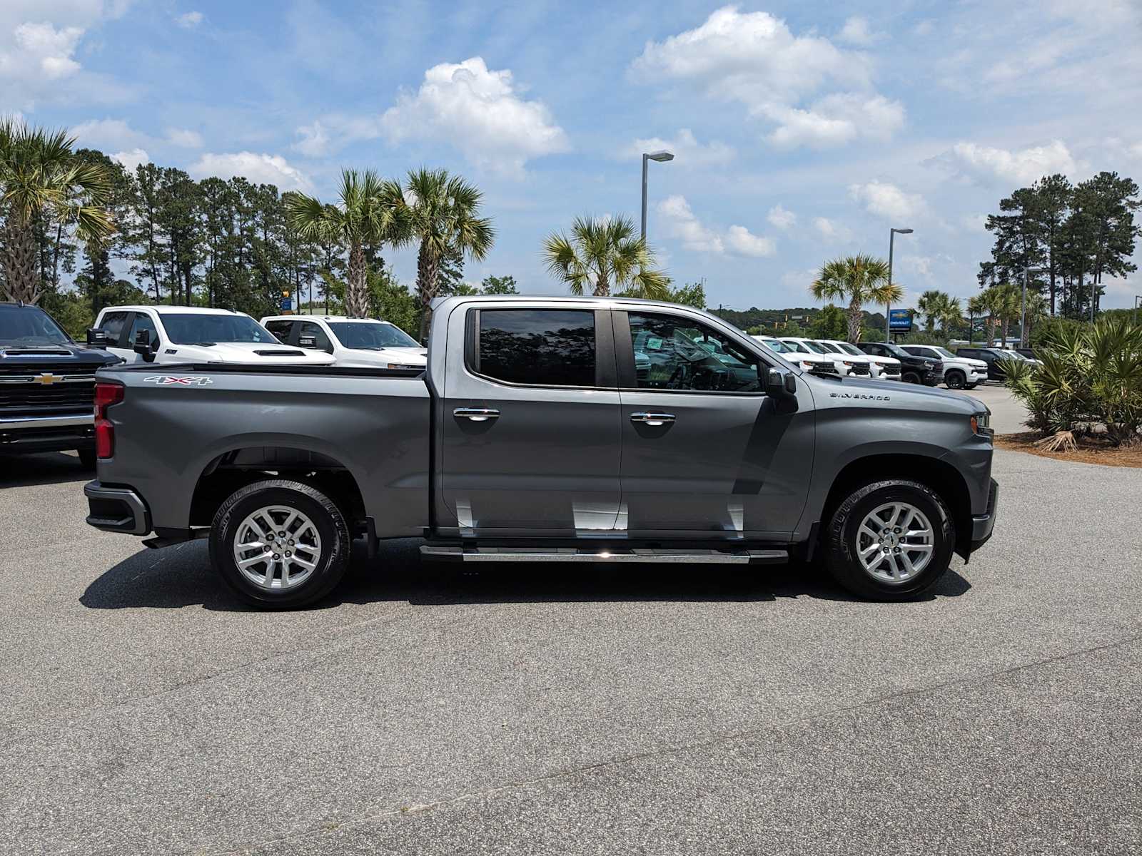2020 Chevrolet Silverado 1500 RST photo 3