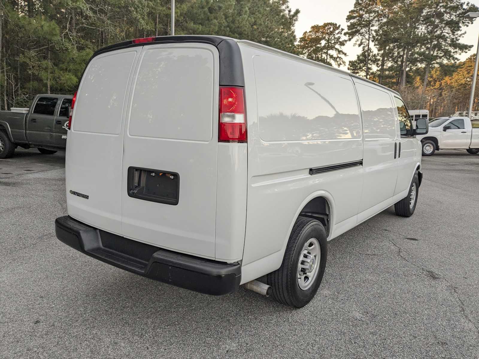 2023 Chevrolet Express 2500 Cargo Van photo 4