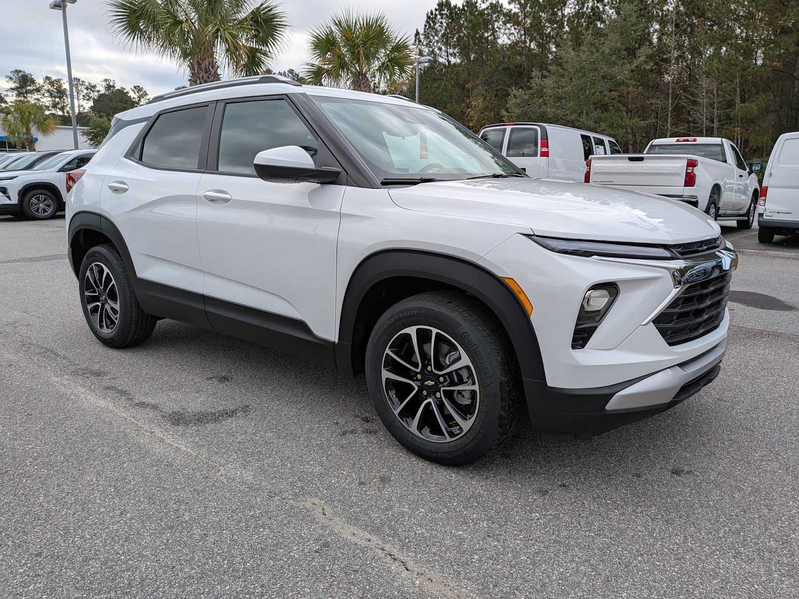2026 Chevrolet Trailblazer LT photo 2