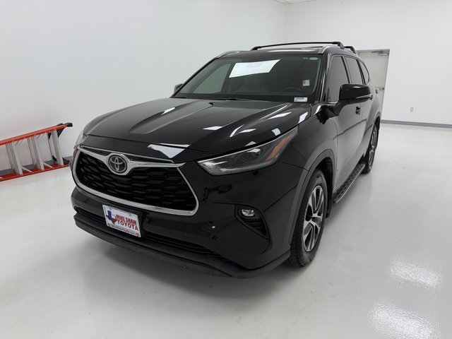 2021 Toyota Highlander XLE photo 4