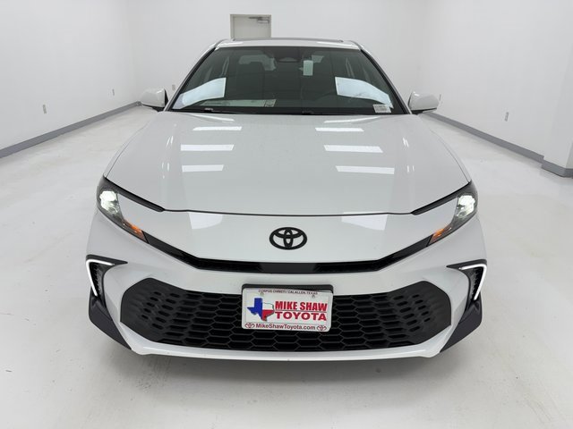 2025 Toyota Camry SE photo 3