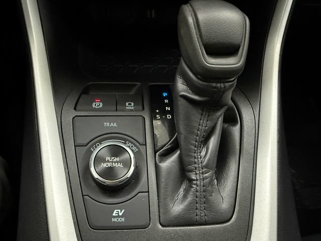 2025 Toyota RAV4 XLE - Photo 21
