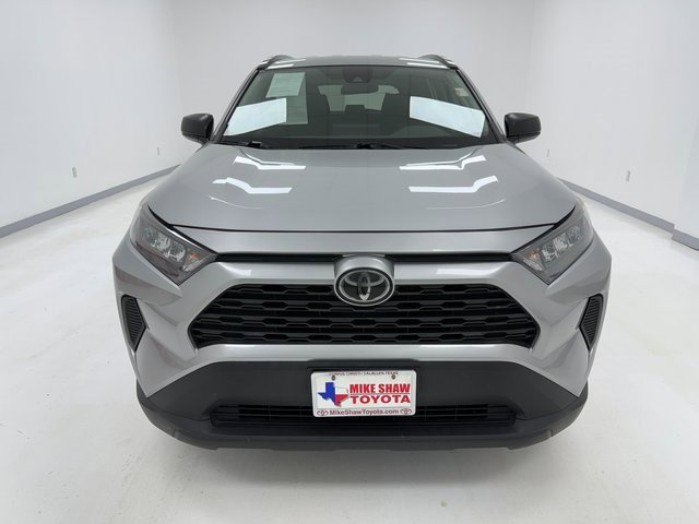 2019 Toyota RAV4 LE photo 3