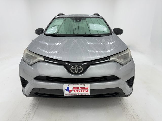 2018 Toyota RAV4 LE photo 3