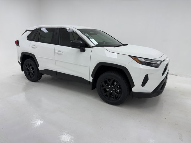 2025 Toyota RAV4 LE's photo