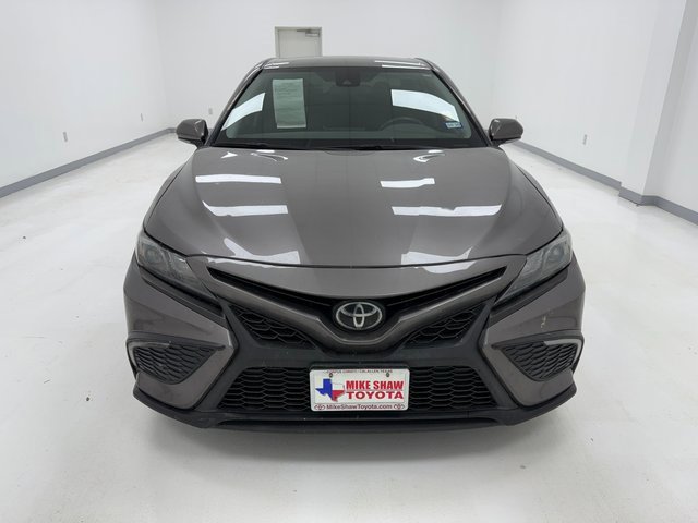 2022 Toyota Camry SE photo 2